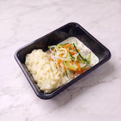 Schotel kabeljauwfilet met puree en juliennegroenten
